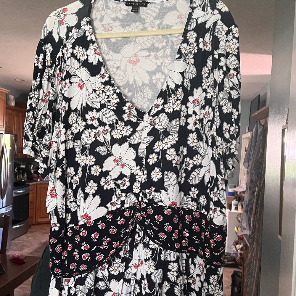 Navy/White/Red Floral top